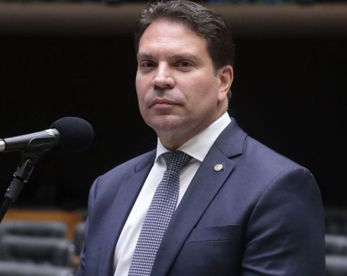 Análise: Possibilidade de Deportação de Ramagem Pode Acelerar Retorno ao Brasil