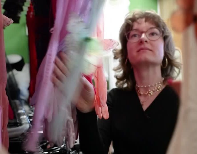 Designer Holandesa de Luvas Conquista Celebridades e Celebra o Artesanato