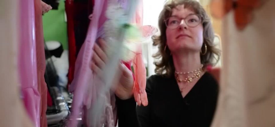 Designer Holandesa de Luvas Conquista Celebridades e Celebra o Artesanato