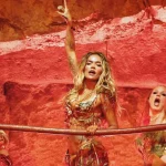 Karol G Brilha no Coachella com Canto em Português e Anúncio de Nova Turnê