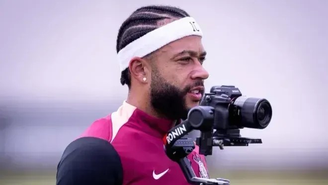 Memphis Depay se pronuncia antes do Dérbi e reafirma compromisso com o Corinthians