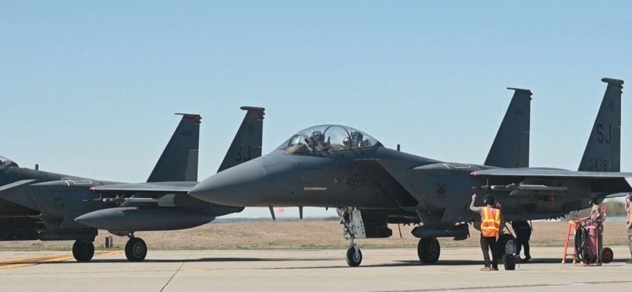 Piloto resgatado no Irã subiu montanha ferido, revela senador americano