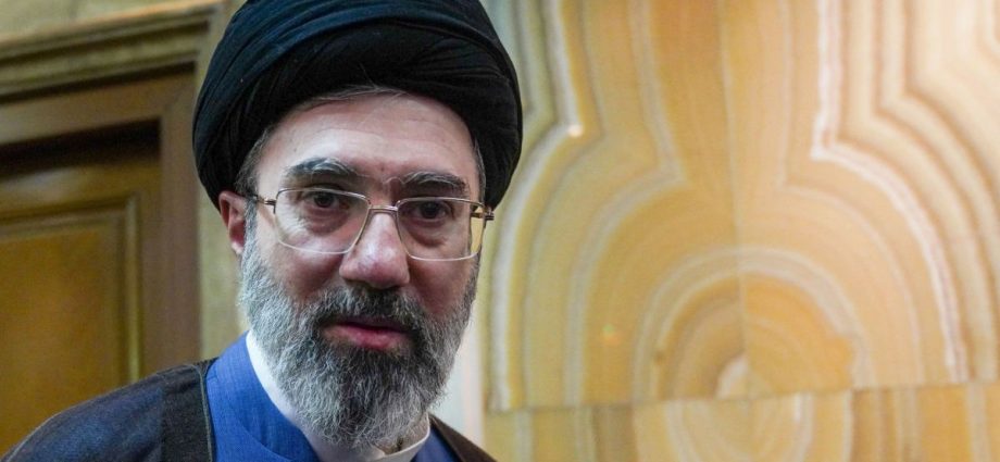 Irã anuncia nova etapa na gestão do Estreito de Ormuz, afirma Líder Supremo