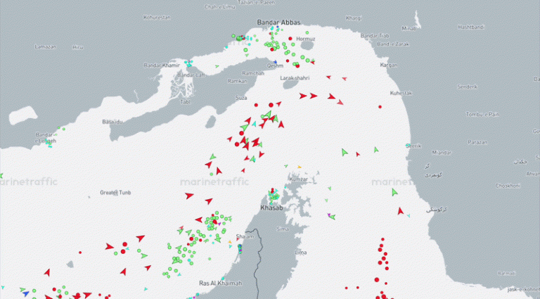 Movimentação de Navios-Tanque no Estreito de Ormuz em Meio a Tensão Geopolítica