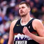 Jokic brilha e Nuggets superam Timberwolves na estreia dos playoffs da NBA