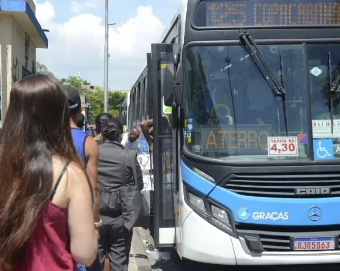 Rio de Janeiro aprova lei para combater abuso a mulheres em transportes públicos