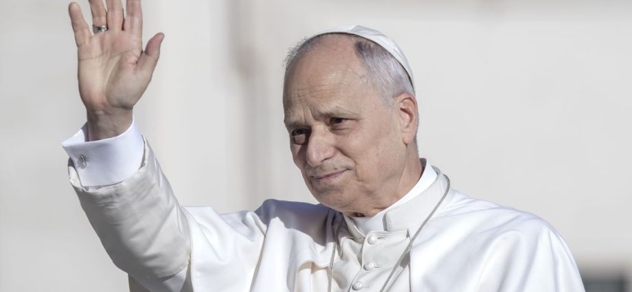 Papa Leão XIV reafirma compromisso contra a guerra após críticas de Trump