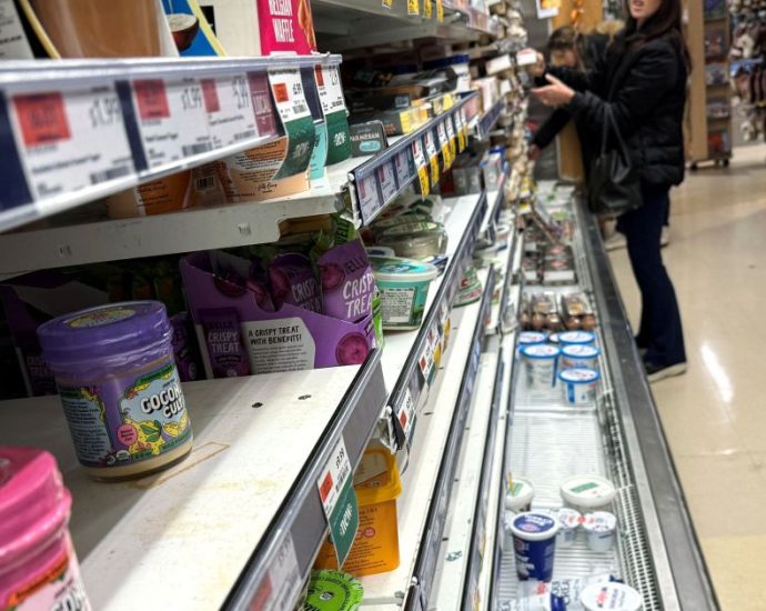 Crescimento do PIB dos EUA desacelera para 0,5% no quarto trimestre