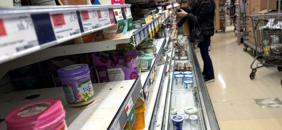 Crescimento do PIB dos EUA desacelera para 0,5% no quarto trimestre