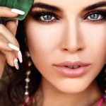 O Retorno do Esfumado Sexy dos Anos 90 na Maquiagem de 2026