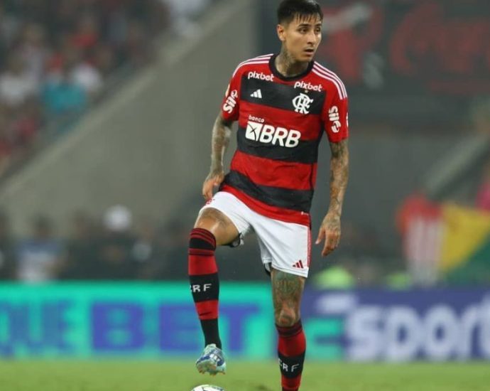 Flamengo aplica multa a Erick Pulgar após expulsão contra o Bragantino
