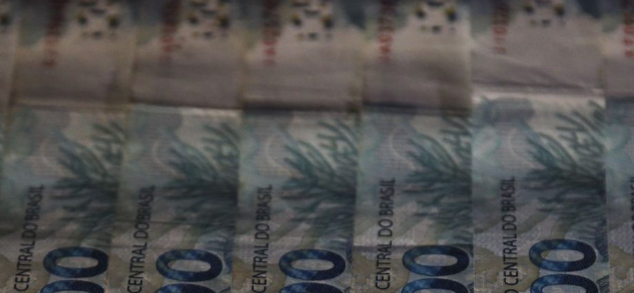 Economistas Alertam: Medidas do Governo para Combater Endividamento São Insuficientes