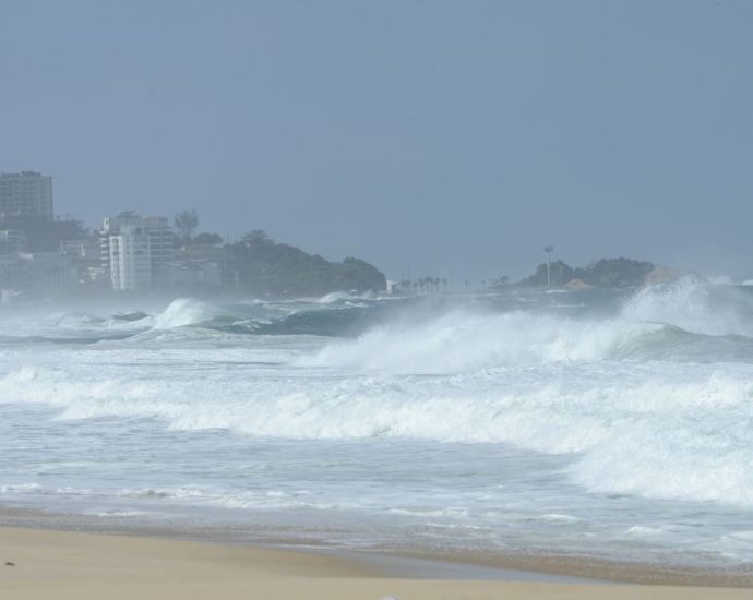Marinha emite alerta de ressaca no Rio com ondas de até 3 metros