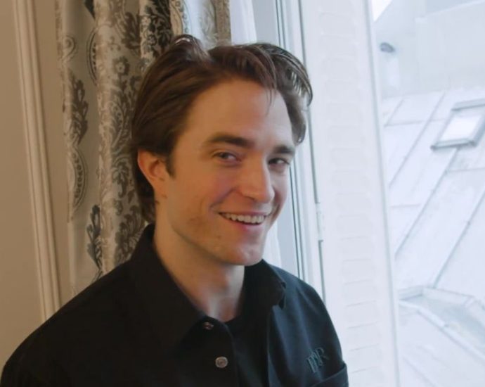 Robert Pattinson reflete sobre sua atuação em ‘Crepúsculo’ e revela carinho pelo filme