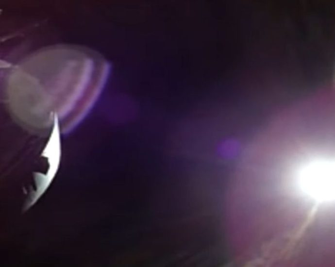 Missão Artemis II: Astronautas Vivenciam Eclipse Solar Através da Lua