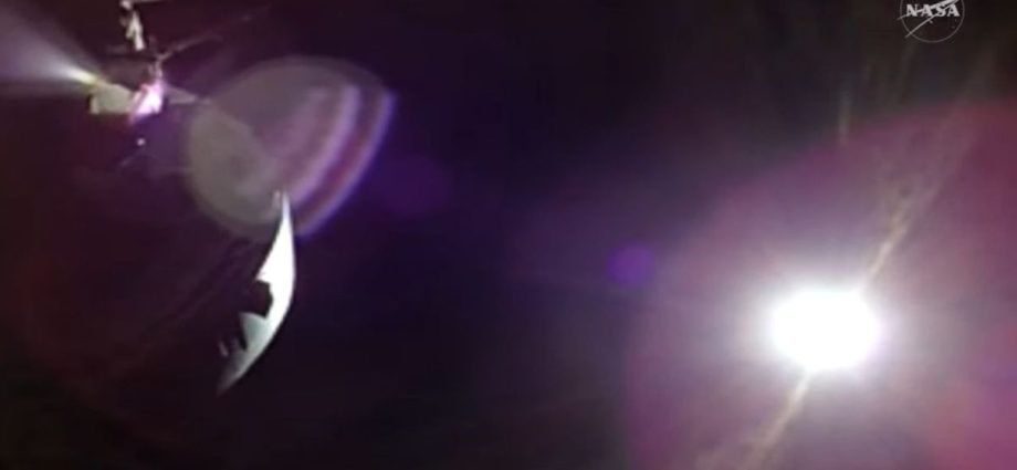 Missão Artemis II: Astronautas Vivenciam Eclipse Solar Através da Lua