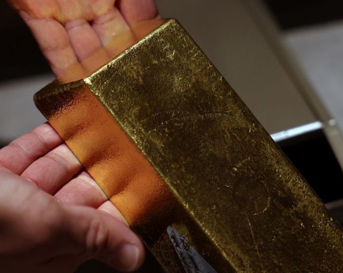 Ouro encerra dia em leve queda amid incertezas geopolíticas