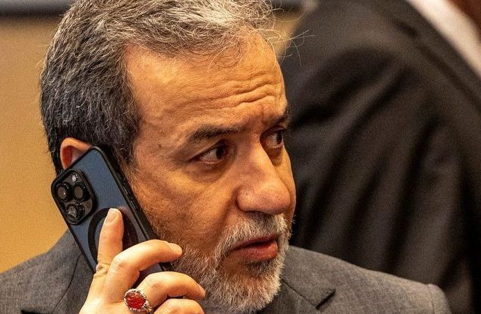 Ministro iraniano dialoga com príncipe saudita sobre relações bilaterais