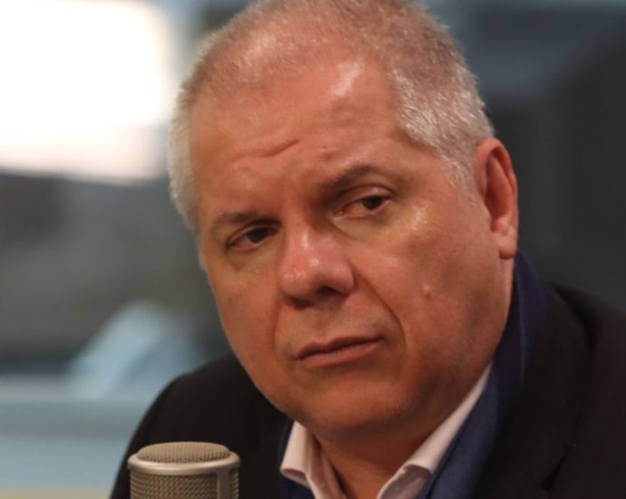 AGU suspende salário de ex-presidente do INSS preso por fraudes