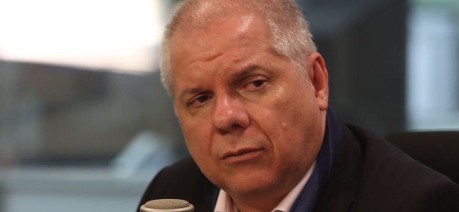 AGU suspende salário de ex-presidente do INSS preso por fraudes