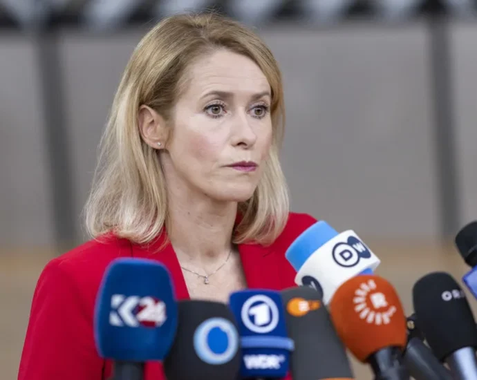 Chefe da política externa da UE critica eleições na Rússia como farsa democrática