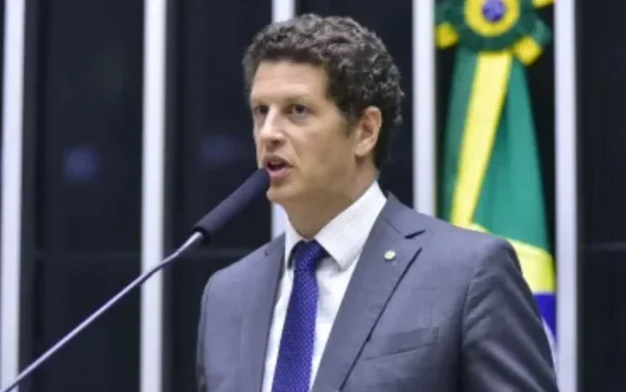 Ricardo Salles recebe R$ 4,7 milhões antes de desistir de candidatura ao Senado