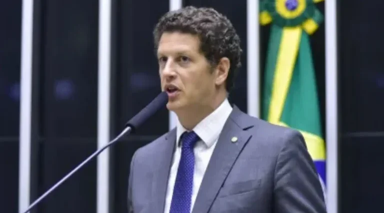 Ricardo Salles recebe R$ 4,7 milhões antes de desistir de candidatura ao Senado