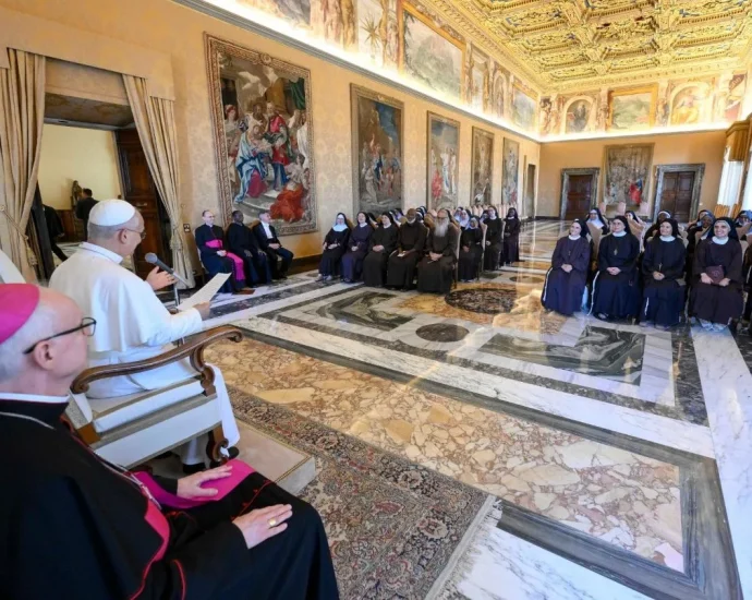 Papa destaca a importância da oração para o renascimento das vocações religiosas