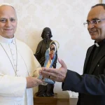 Papa Leão XIV recebe imagem de Nossa Senhora da Amazônia