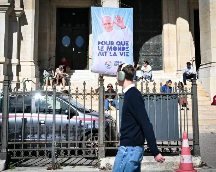 Paris se prepara para a visita de Papa Leão XIV