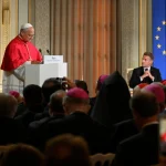 Papa Leão XIV defende dignidade humana e paz em discurso na França