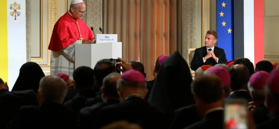 Papa Leão XIV defende dignidade humana e paz em discurso na França