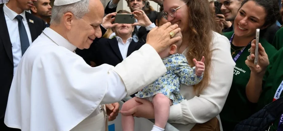 Primeiro Dia do Papa Leão XIV na França: Um Minuto de Reflexão