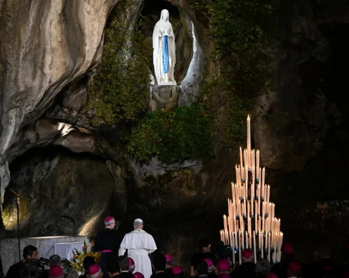 Papa Francisco Completa Segundo Dia de Viagem Apostólica na França