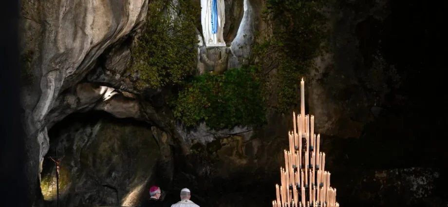 Papa Francisco Completa Segundo Dia de Viagem Apostólica na França