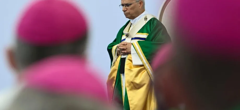 Papa Leão XIV se compromete a combater abusos após encontro com vítimas