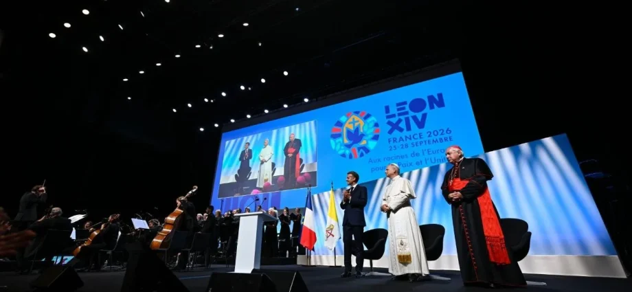 Europa deve ser uma potência de paz, afirma presidente francês em Metz