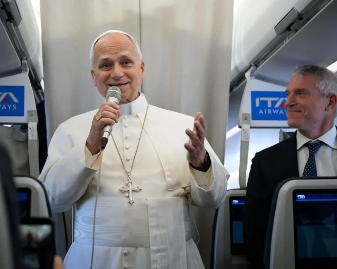 Papa Leão XIV critica guerras e defende diálogo entre Rússia e Ucrânia