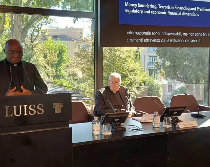 Santa Sé reforça compromisso com a responsabilidade financeira em congresso em Roma