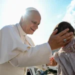 Papa enfatiza a dignidade humana como um dom divino em sua catequese