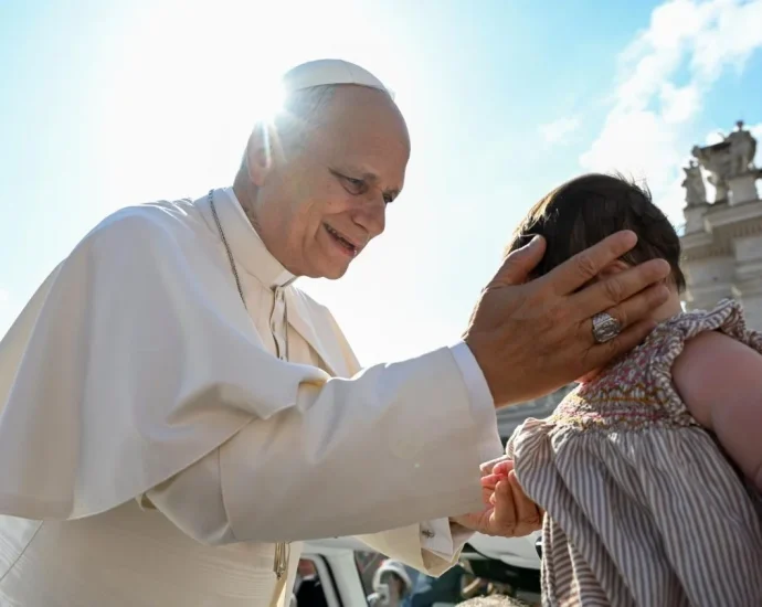 Papa enfatiza a dignidade humana como um dom divino em sua catequese