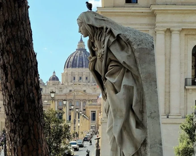 Catarina de Sena e o Retorno do Papa a Roma: 650 Anos de uma Decisão Histórica