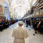 Papa Leão XIV inaugura exposição na Biblioteca Vaticana em celebração ao seu aniversário