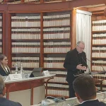 Urgente Governança da Inteligência Artificial, Afirma Cardeal Parolin em Simpósio