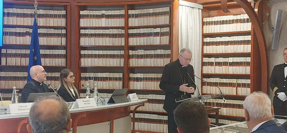 Urgente Governança da Inteligência Artificial, Afirma Cardeal Parolin em Simpósio