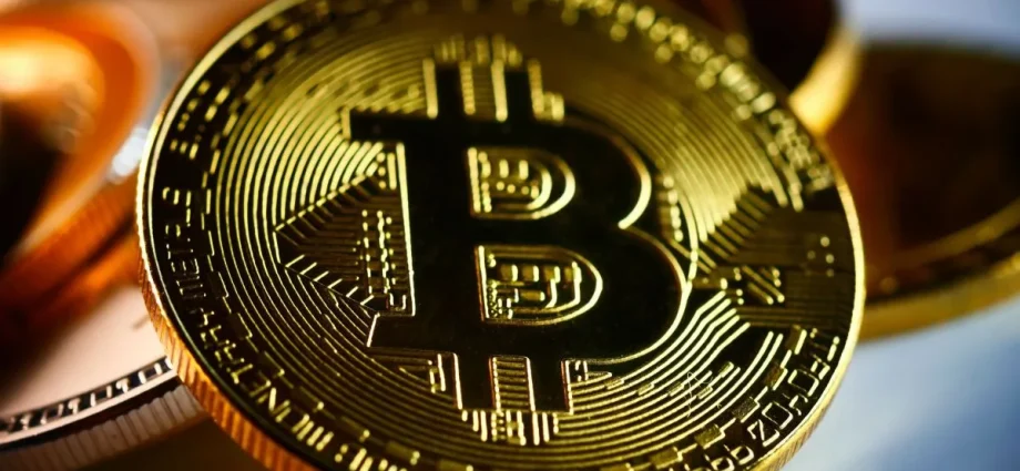 Bitcoin registra alta de 6% após decisões do Fed e mudanças regulatórias nos EUA
