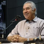 Reinaldo Azambuja defende redução de juros e descentralização de recursos em entrevista