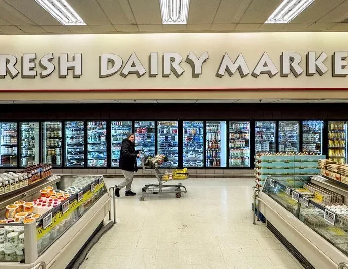 EUA impõem proibição de importação de produtos canadenses em meio a crescente tensão comercial
