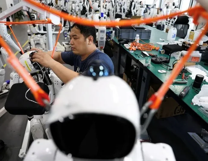 China limita IPOs de robôs humanoides em meio a euforia desmedida do mercado