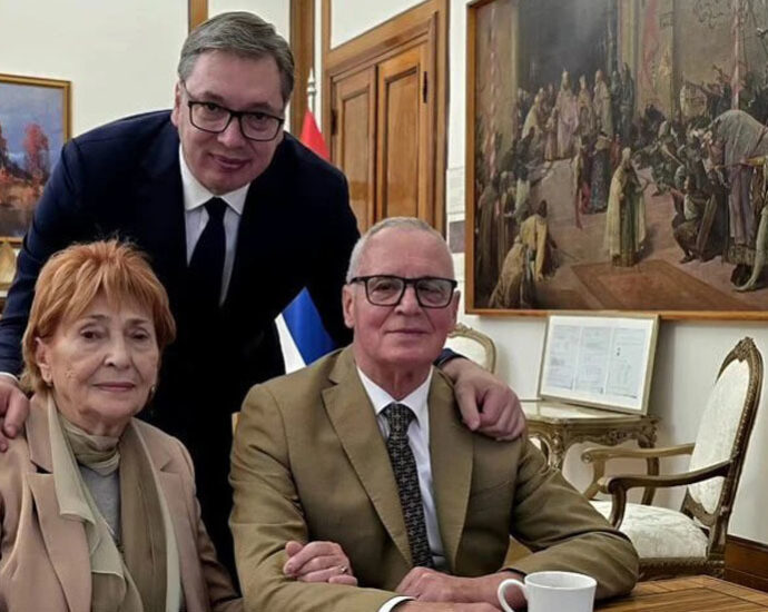 Mãe de Aleksandar Vucic é atacada em Belgrado no dia da eleição, diz partido